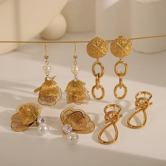 Aretes chapados en oro de 18K con incrustaciones de flores, acero inoxidable