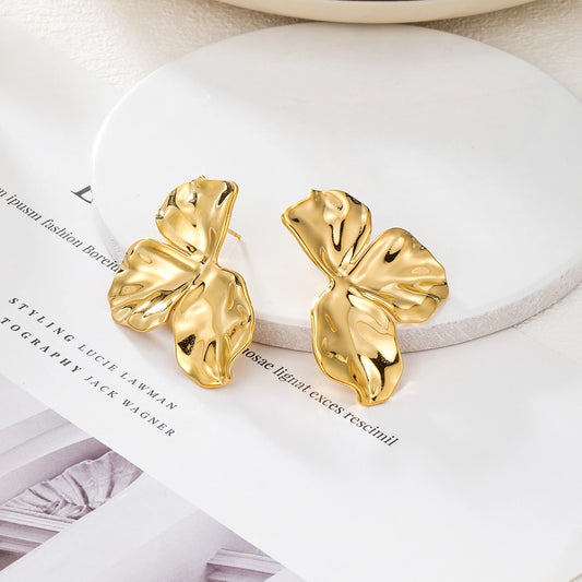 Aretes chapados en oro de 14K de acero inoxidable de flor francesa