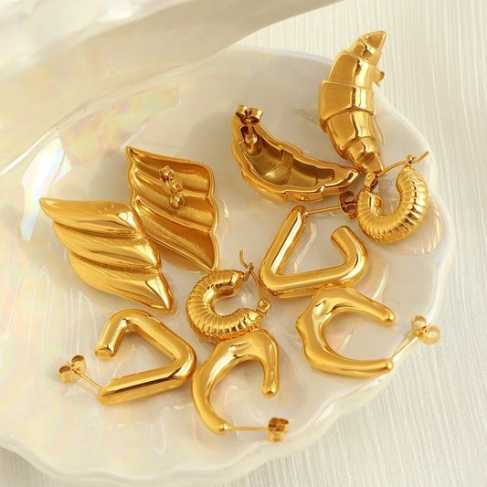 Pendientes elegantes chapados en oro de 18K de acero inoxidable